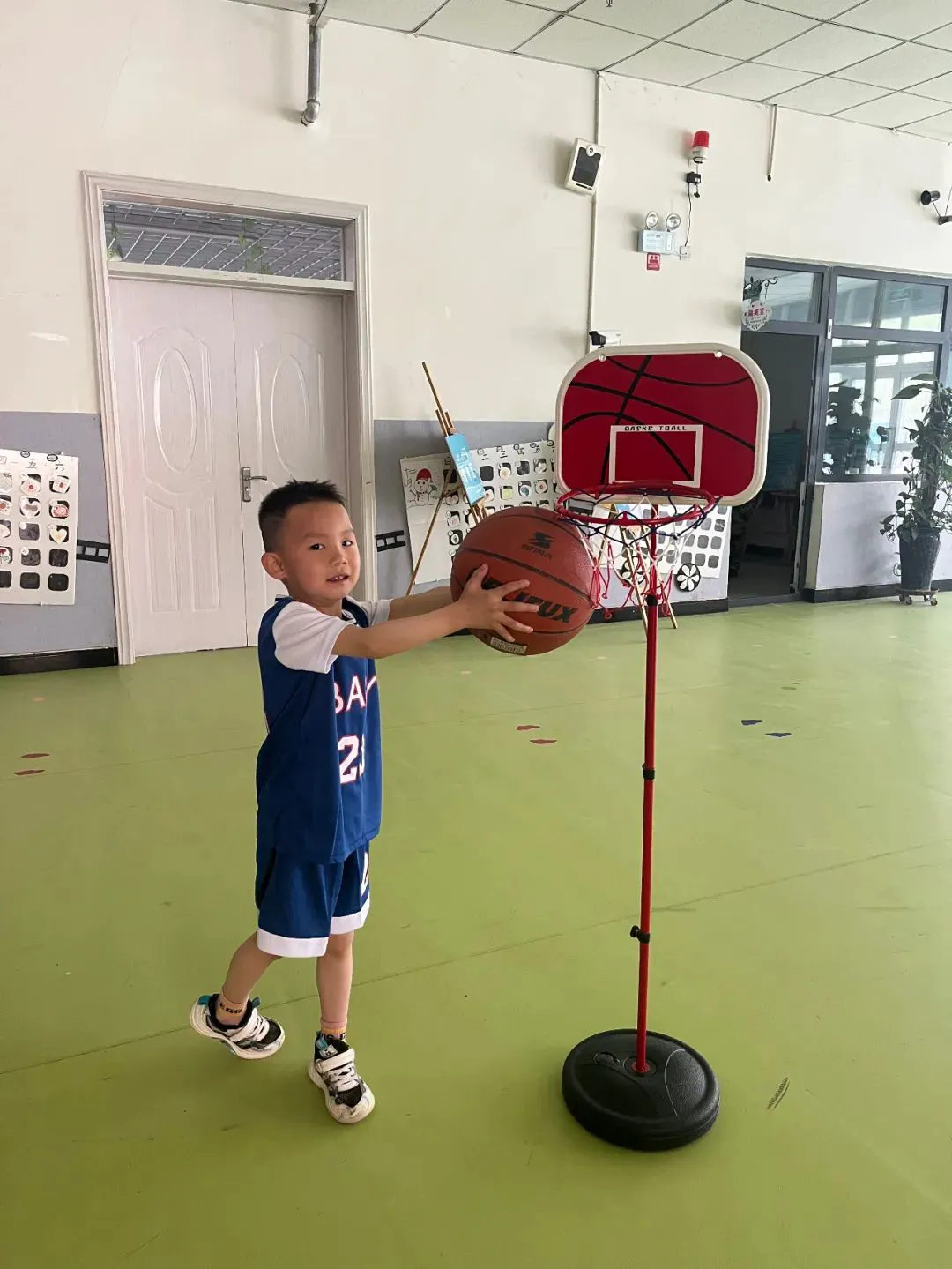 哪里可以找到适合青少年的篮球季前赛训练营_0